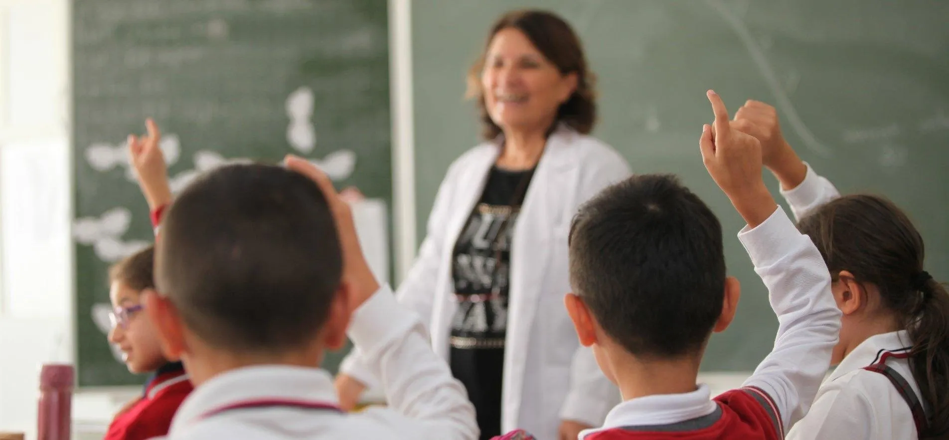 MEB'den Öğretmenlere Teşvik: 30 Saat Derse Giren Öğretmene 5 Saat Ek Ders Ücreti!